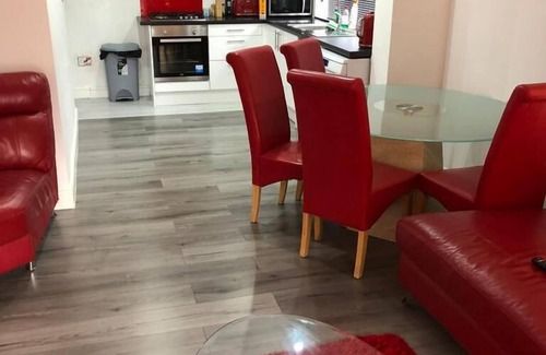 Lacey Green House | Inviting 2-Bed fully Furnished House-High Wycombe