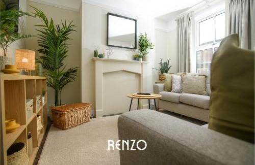Lincoln House | Inviting 2 Bedroom Home in Lincoln by Renzo, Close to Lincoln Cathedral!
