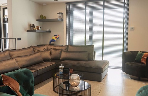 Riemst Villa | Inviting Holiday Home in Vlijtingen with Sauna