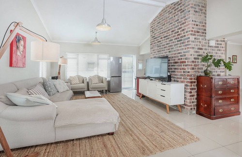 Voelklip House | Inviting holiday home near the beach - Voelklip