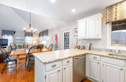 The Galena Territory House | Inviting Home with Stunning Golf Course View - Fireplace, Hot Tub & Fire Pit