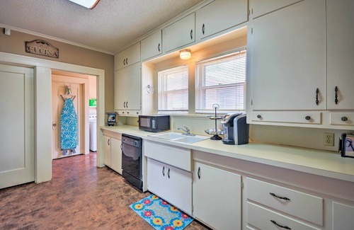North Overton House | Inviting Lubbock Home > 1 Mi to Downtown