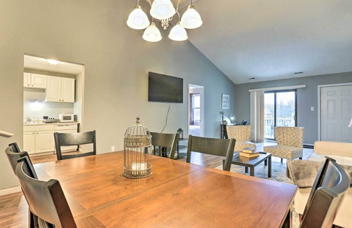 Mount Pocono Condo | Inviting Poconos Getaway w/Deck: Ski & Hike!
