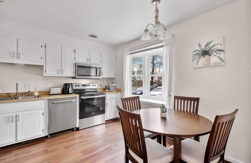 Hopewell House | Inviting Retreat: Spacious 2 BR 1.5 Bath Townhouse