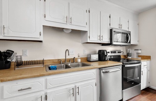 Hopewell House | Inviting Retreat: Spacious 2 BR 1.5 Bath Townhouse