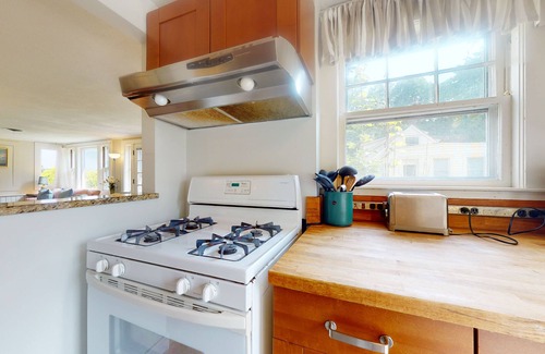 Manchester-by-the-Sea House | Inviting oceanfront cottage with fireplace, beach access, kayaks, & W/D
