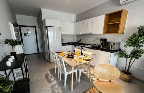 Gastria Apartment | Iona Pool 1-bdr Apartment with Seaview (Caesar Blue)