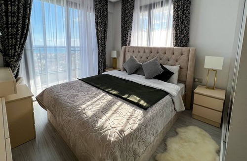 Gastria Apartment | Iona Pool 2-bdr Apartment with SeaView (Caesar Blue)