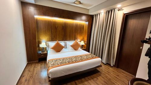 Anand Vihar Hotel | IP Royal Hotel - New Delhi