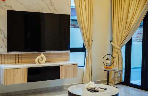 Baharu Gunung Rapat House | Ipoh Modern Luxury House 4B3B 14 pax