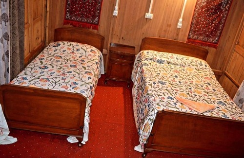 Dal Lake Boat Rental | Iram Houseboats