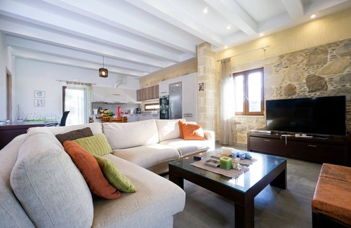 Korfalonas Villa | Iridanos Villa with 3 bedrooms and private pool, 400 meters from the beach
