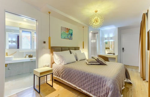 Split Bed & Breakfast | Irini Luxury Rooms