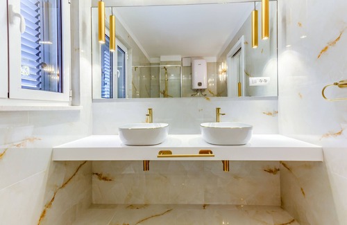 Split Bed & Breakfast | Irini Luxury Rooms