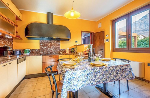 Colico Piano House | Iris Holiday Home with Garden