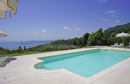 Toscolano Maderno Villa | Iris House -Lakeview & Shared Pool, Toscolano Maderno, Italy
