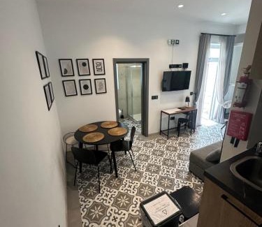 Paola Apartment | Iris -Paola Modern Townhouse