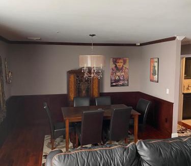 Fifth Ward Apartment | Irish American INN