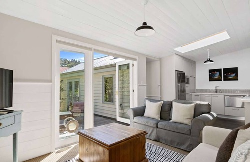 South Hobart House | Irresistible Historic Cottage, close to the CBD.
