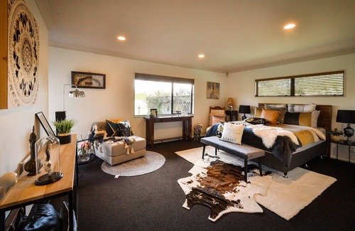 Kingseat Other | Irwin s Lodge - City Meets Country & Stylish
