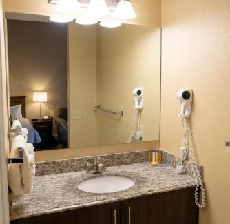 Banff Hotel | Irwin's Mountain Inn