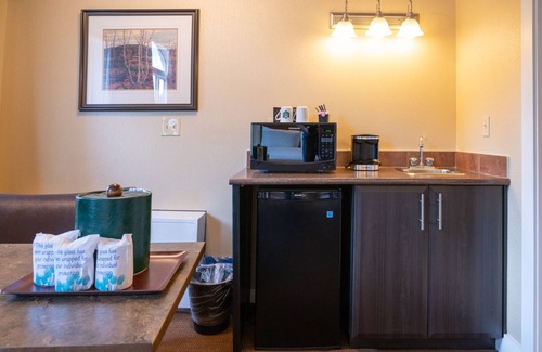Banff Hotel | Irwin's Mountain Inn