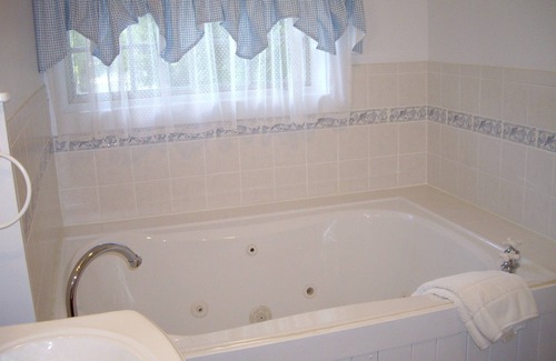 Sandwich Bed & Breakfast | Isaiah Jones Homestead Bed & Breakfast