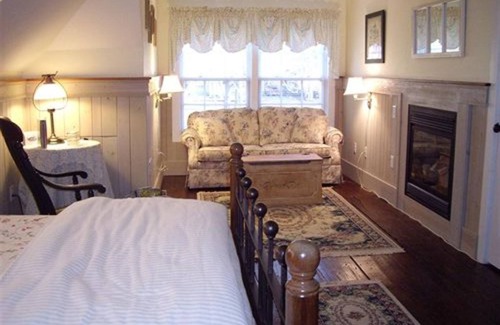 Sandwich Bed & Breakfast | Isaiah Jones Homestead Bed & Breakfast