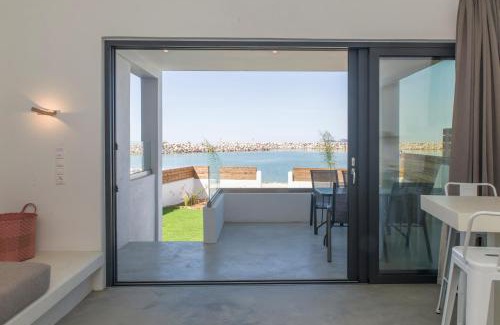 Kokinos Pirgos Apartment | Isalos Sea View Studios