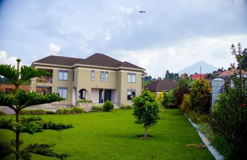 Nakaseke House | Isange Guest House