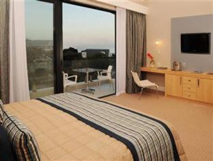 Pollok Beach Hotel | Isango Gate