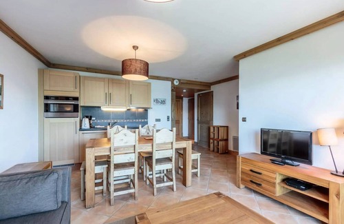 Arc-1800 Apartment | Iseran Residence - ISERAN 14B