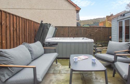 Llanbedr House | Isfryn