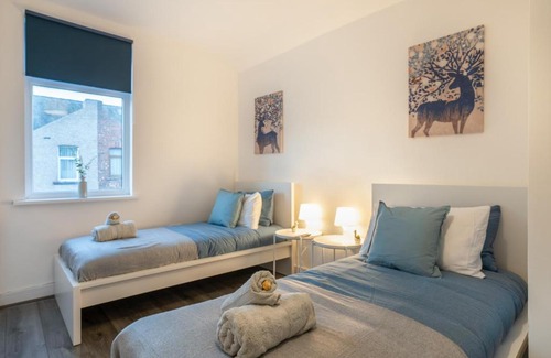 Barrow-in-Furness Apartment | `isimi Luxurious 4 bed 4 en-suite House Cumbria