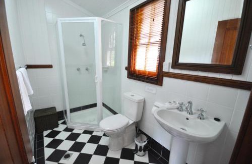 Picnic Bay House | Island Adventure Holiday House