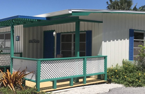 Siesta Key House | ISLAND BREEZE SHORT WALK TO BEACH AND VILLAGE
