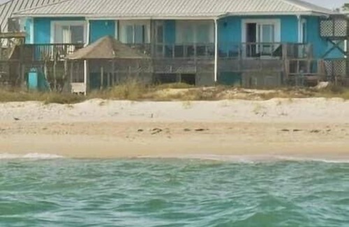 East End Condo | ISLAND CLUB- East End OCEANFRONT Ground Level unit with gazebo and OCEAN VIEW