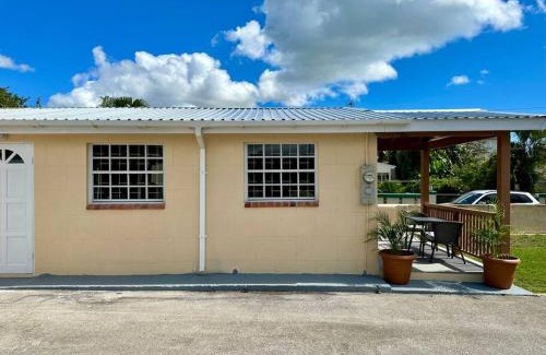 Navy Gardens Apartment | Island Life Apartment