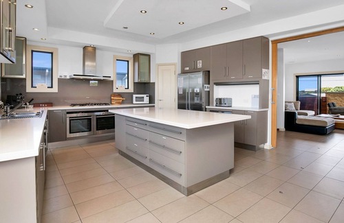 Sunderland Bay House | Island Manor in Sunderland Bay