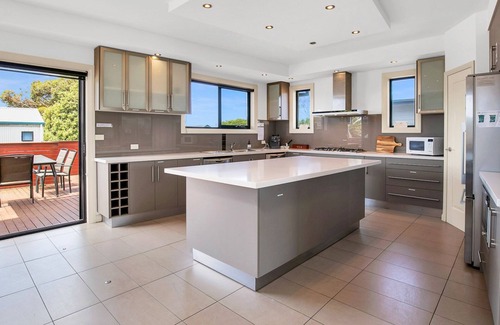 Sunderland Bay House | Island Manor in Sunderland Bay