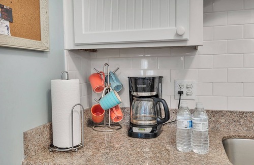 Demere Park Condo | Island Oasis: Your poolside escape!