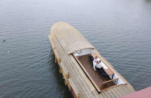 Champakulam Boat Rental | Island of Peace Houseboat