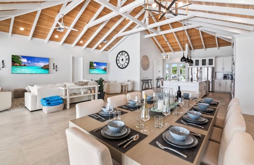 Tar Bay House | Island Time - Brand New 4 bedroom Luxury house right on the Beach!