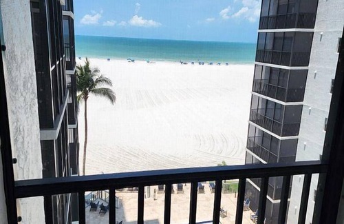 South Island Condo | Island Winds condo 601 is an exceptional sixth-floor vacation condo rental.