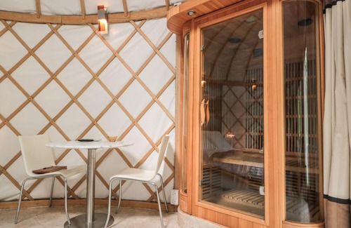Beckford Cottage | ISLAND YURT, pet friendly, character holiday cottage in Beckford