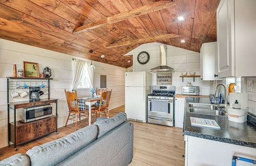 Isle La Motte Cabin | Isle La Motte Cabin ~ 3 Mi to Lake Champlain!