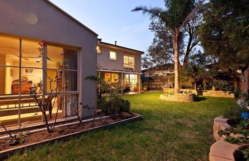 Frankston House | Isle of Serenity - Guesthouse