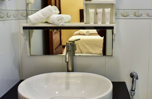 Fuvahmulah Hotel | Isle Royal Inn