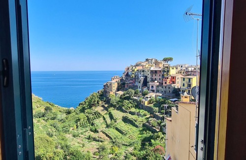 Corniglia Apartment | Isola Apartment with terrace and Stunning sea view