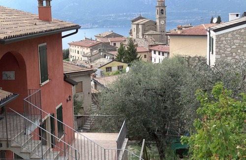 Albisano Apartment | Casa Giuditta, Nuovo e Indipendente Appartamento con Meravigliosa Vista Lago